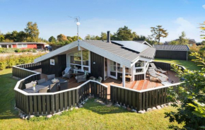 Nice Home In Ebeltoft With Sauna